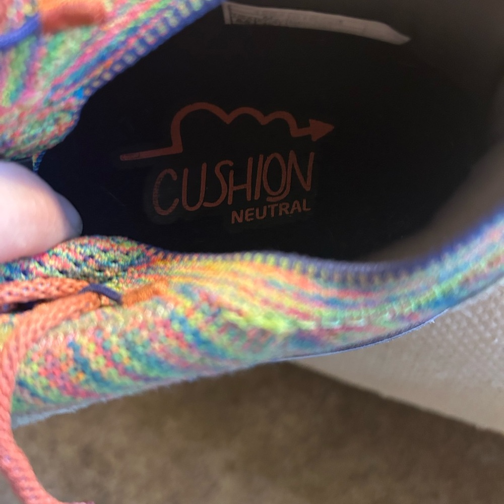 Colorful Brooks running shoes - Picture 2 of 7